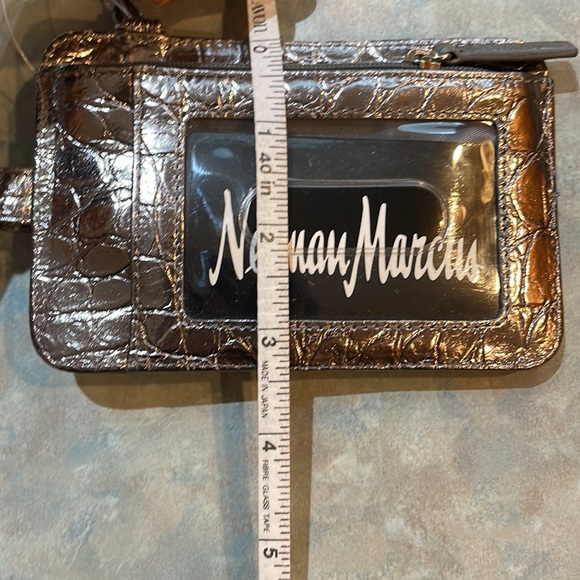 Neiman Marcus silver leather wristlet - Picture 4 of 6